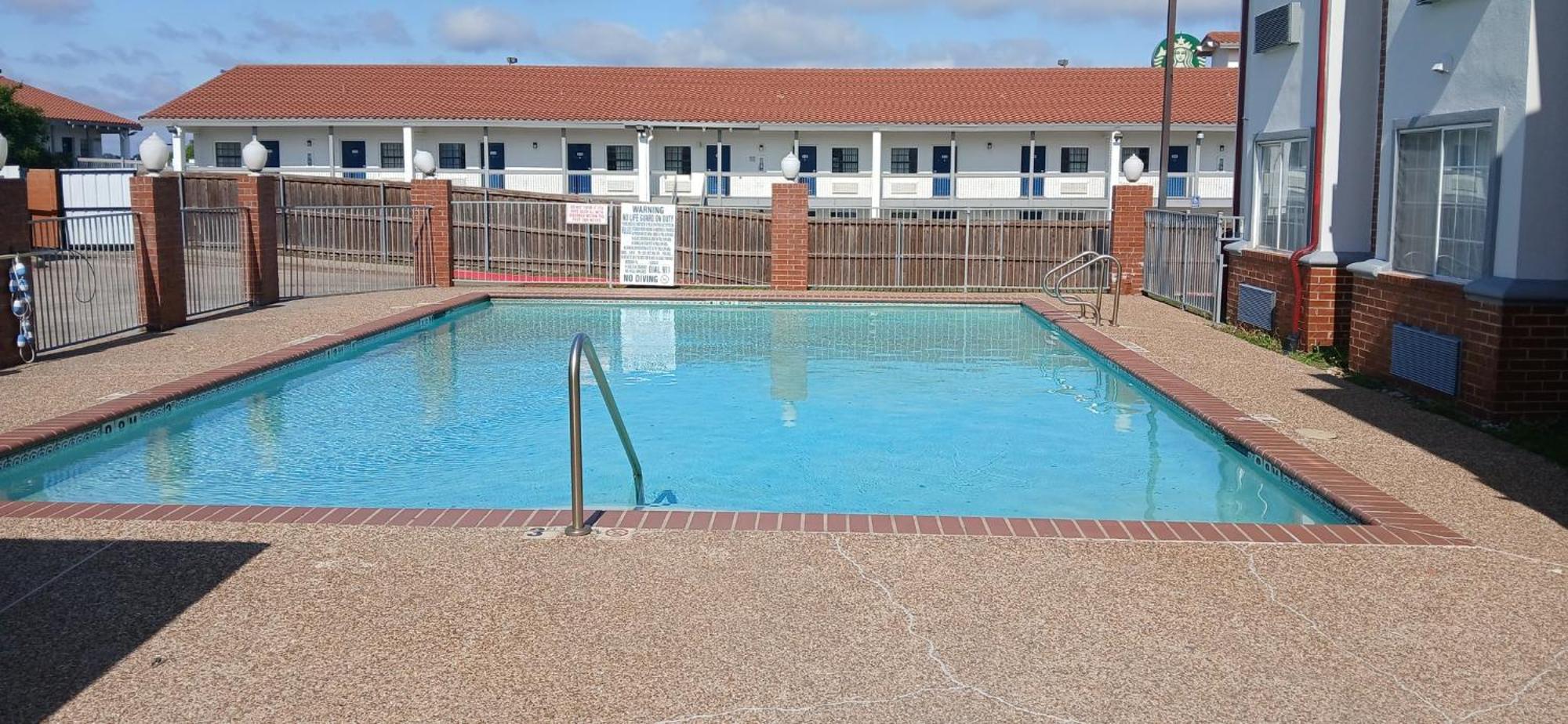 Regency Inn&Suites DFW Euless Exterior foto